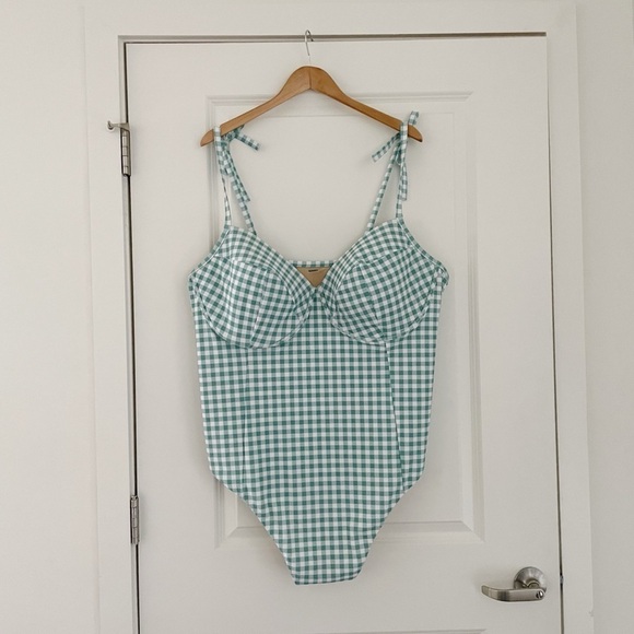 Old Navy Gingham Print One Piece Swimsuit 4X - Picture 2 of 8